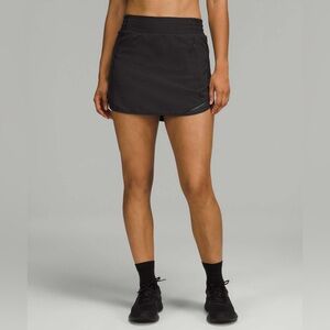 Lululemon Hotty Hot HR Skirt in Black, Size 6! 🖤